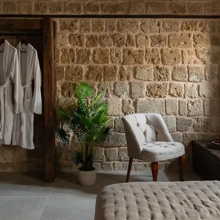 Ancient Knights Luxury מלון *
